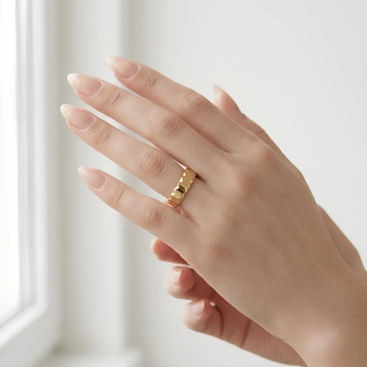 14K / 18K Solid Gold Pyramid Spike Ring