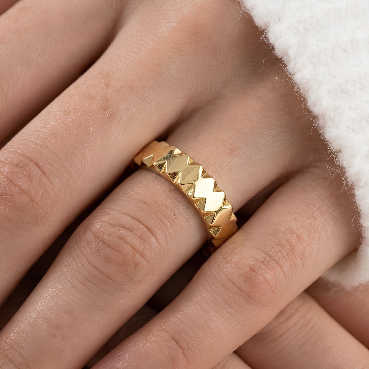 14K / 18K Solid Gold Pyramid Spike Ring