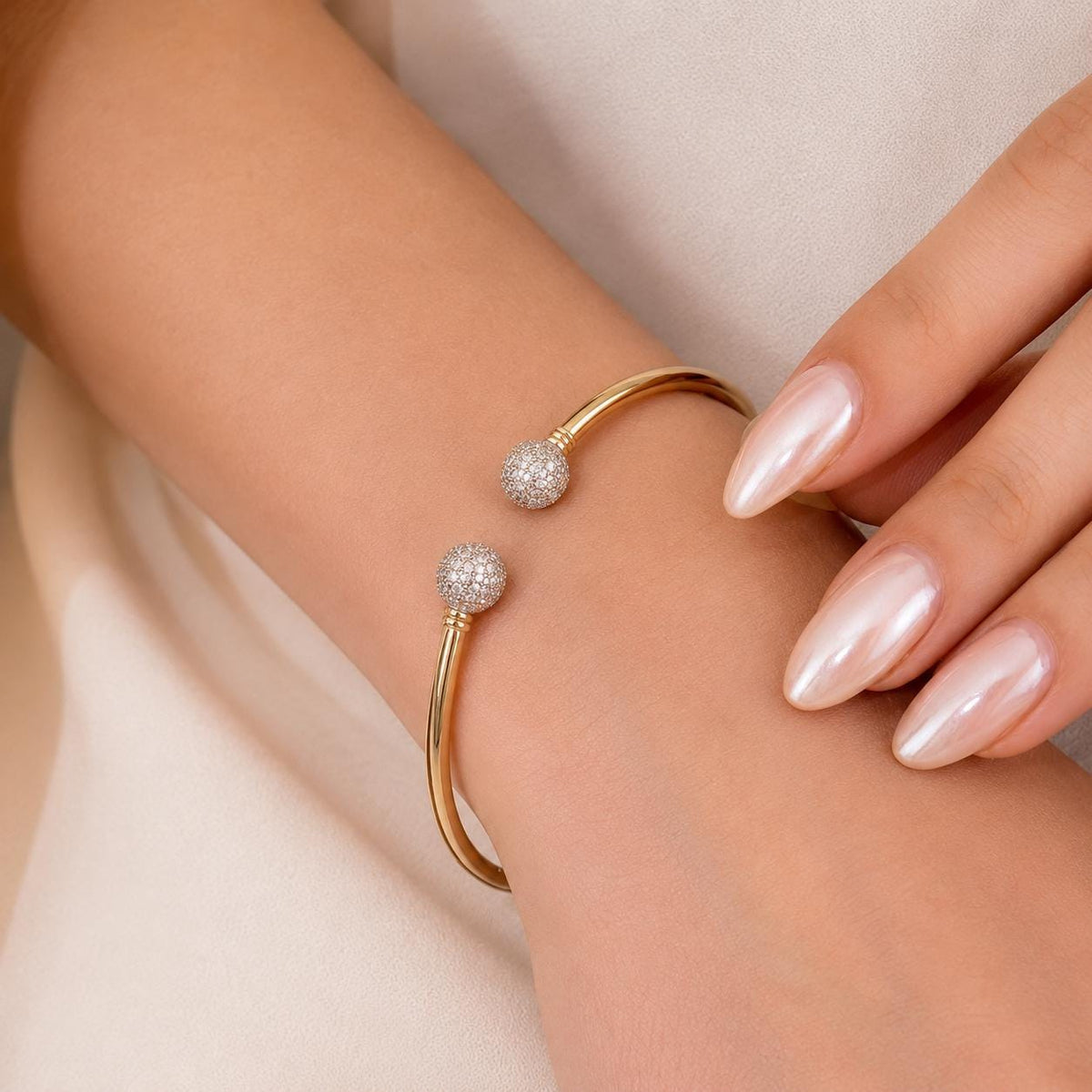 14K / 18K Solid Gold Ball Bangle