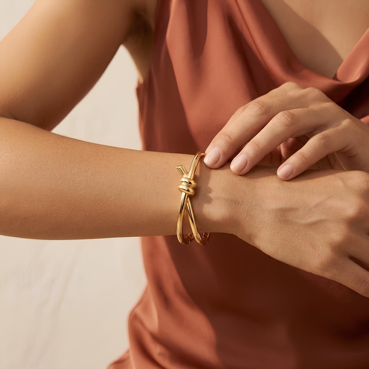 14K / 18K Solid Gold Knot Bangle