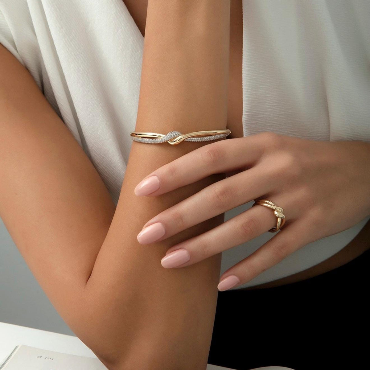 14K / 18K Solid Gold Love Knot Bangle