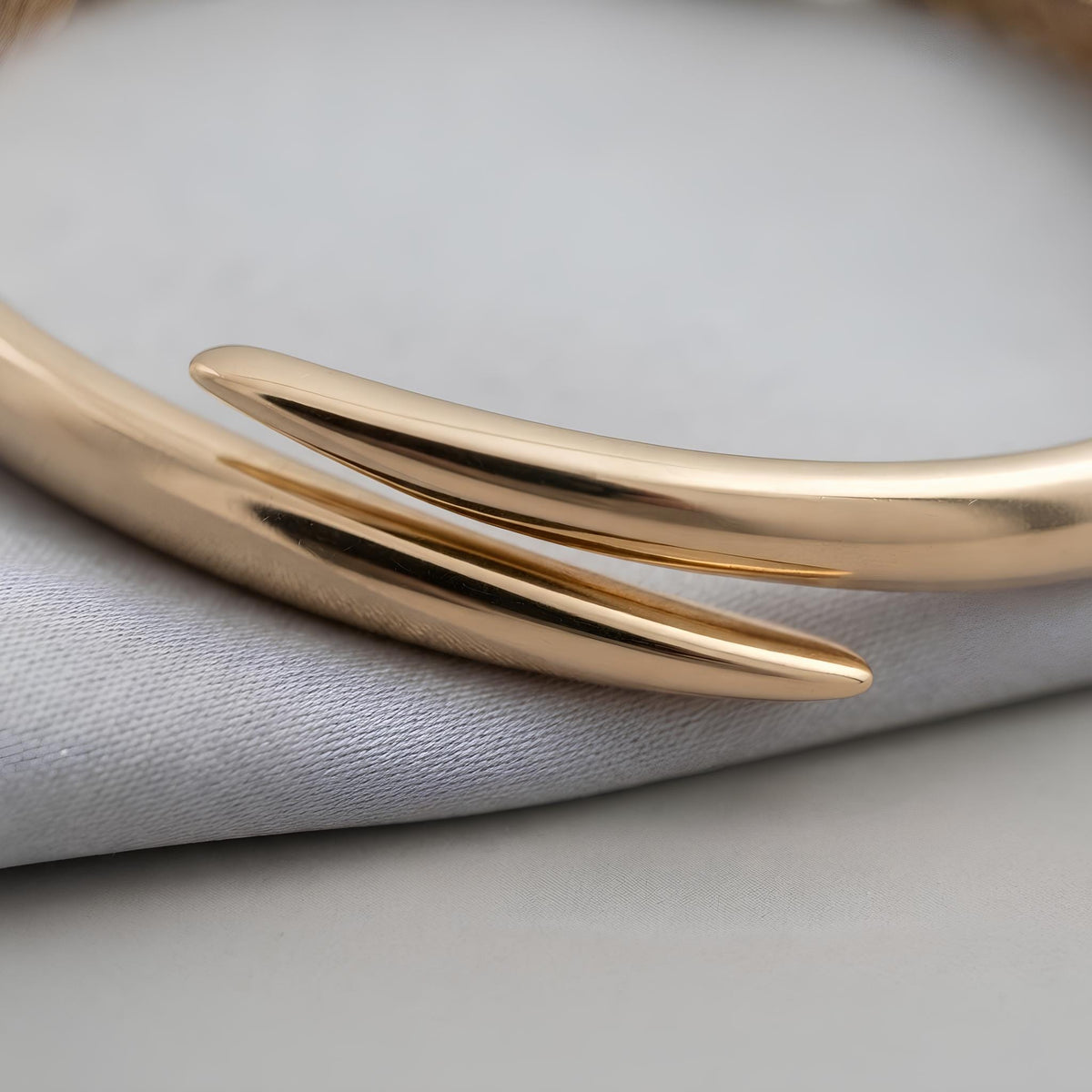 14K / 18K Solid Gold Overlap Bangle