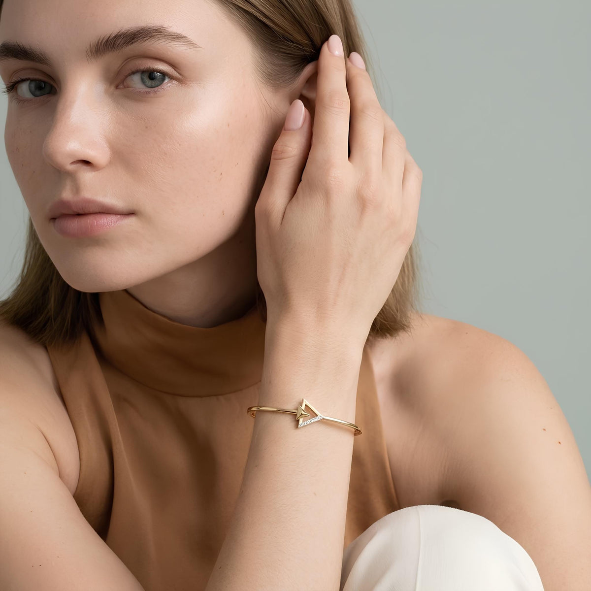 14K / 18K Solid Gold Triangle Bangle