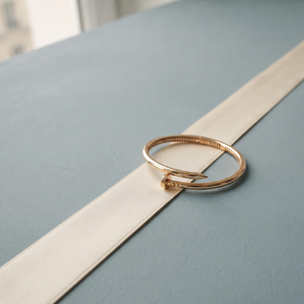 14K / 18K Solid Gold Nail Bangle