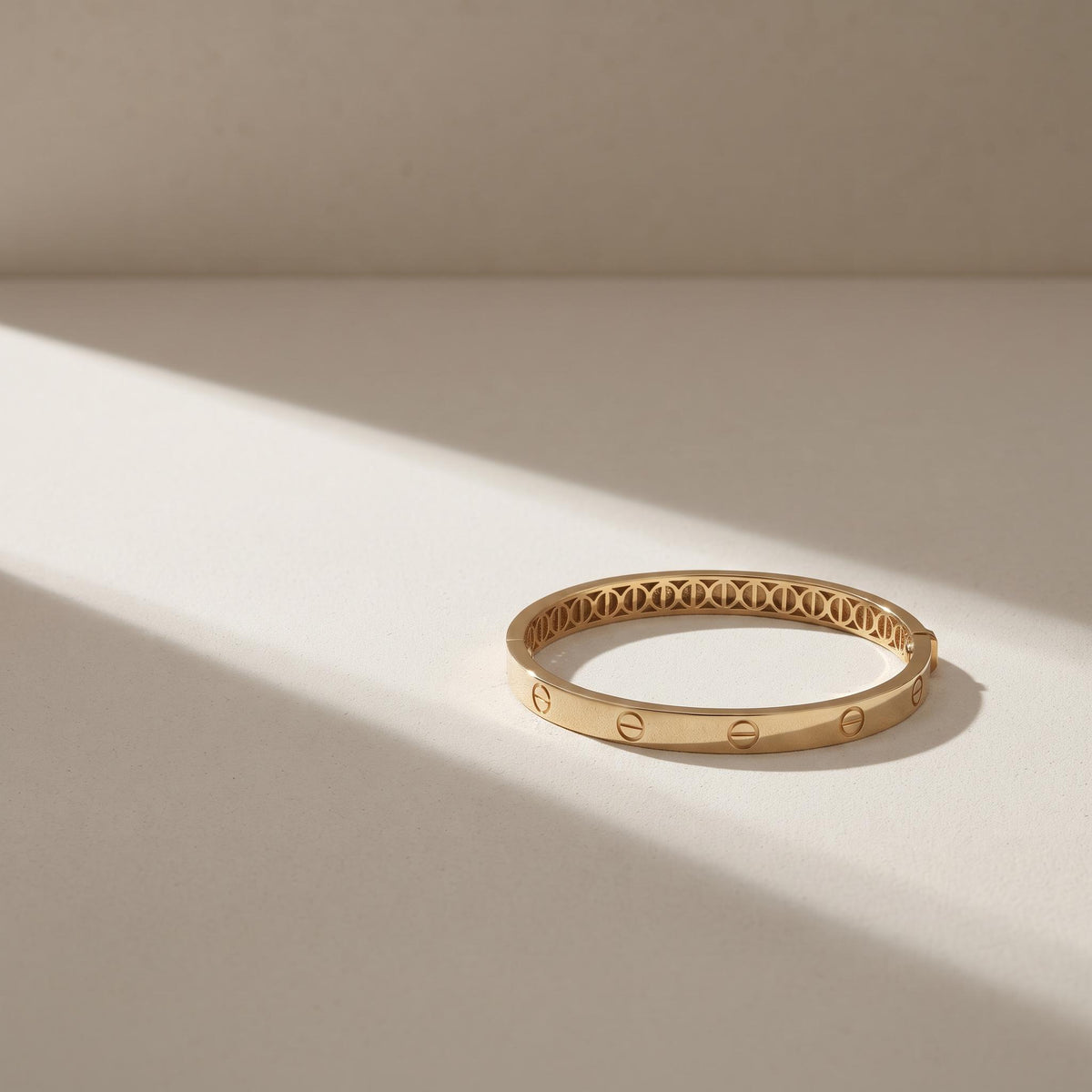 14K / 18K Solid Gold Screw Motif Bangle