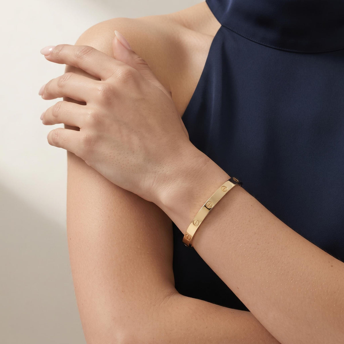 14K / 18K Solid Gold Screw Motif Bangle