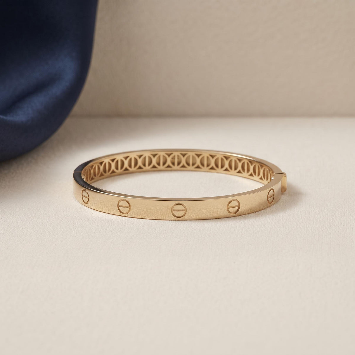 14K / 18K Solid Gold Screw Motif Bangle