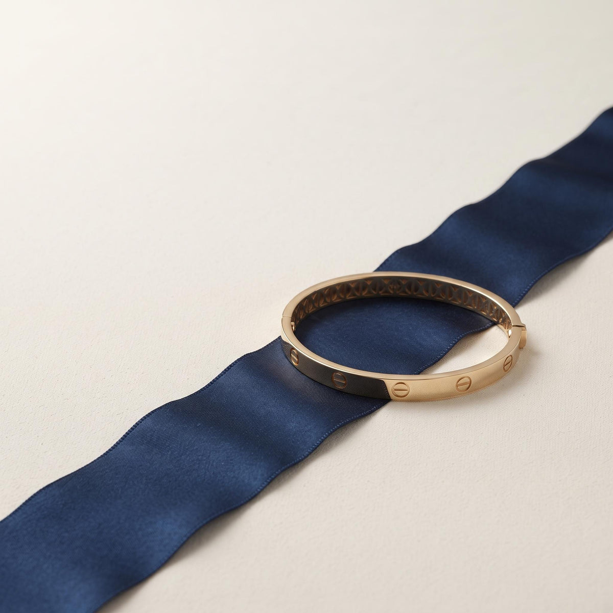 14K / 18K Solid Gold Screw Motif Bangle