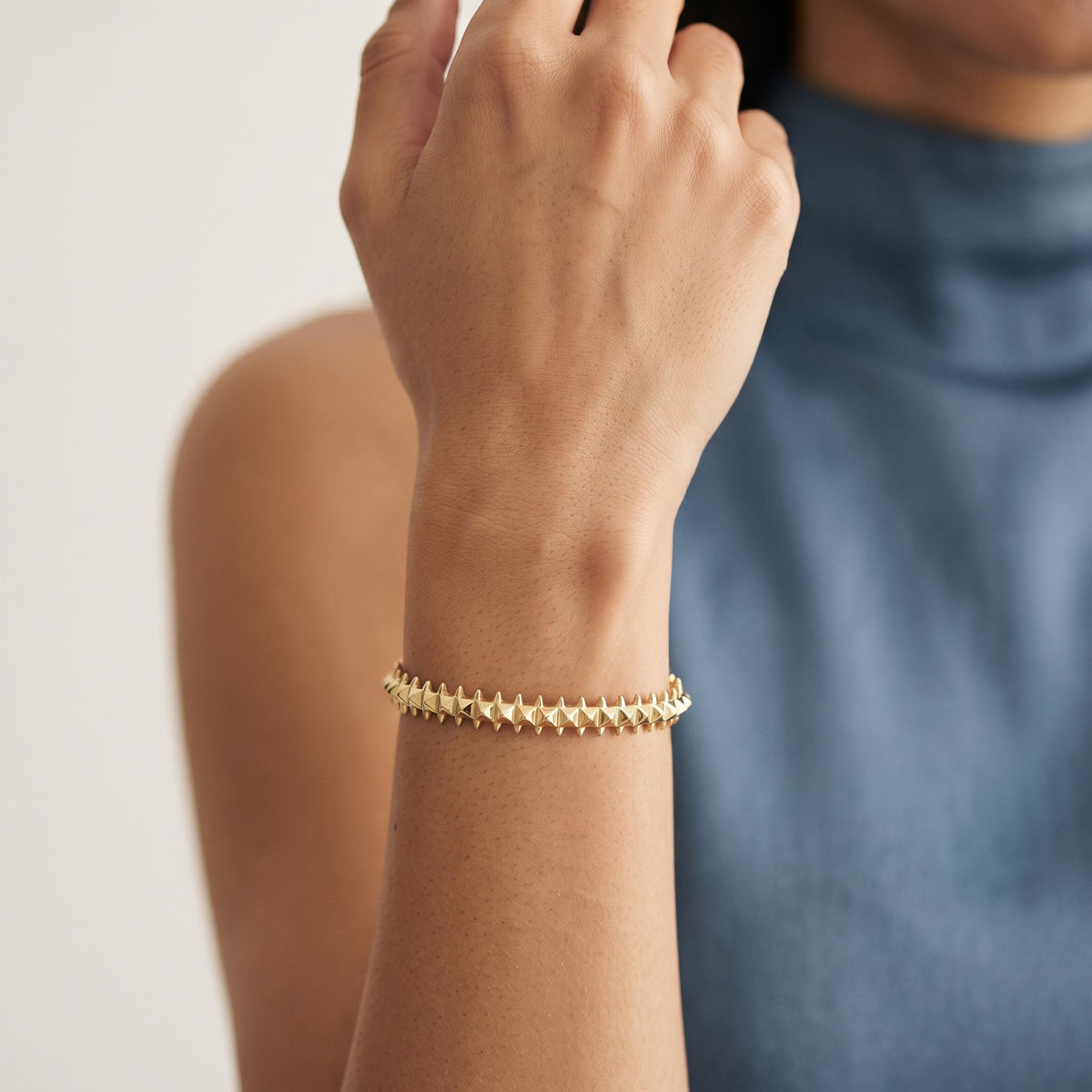 14K / 18K Solid Gold Spike Bangle