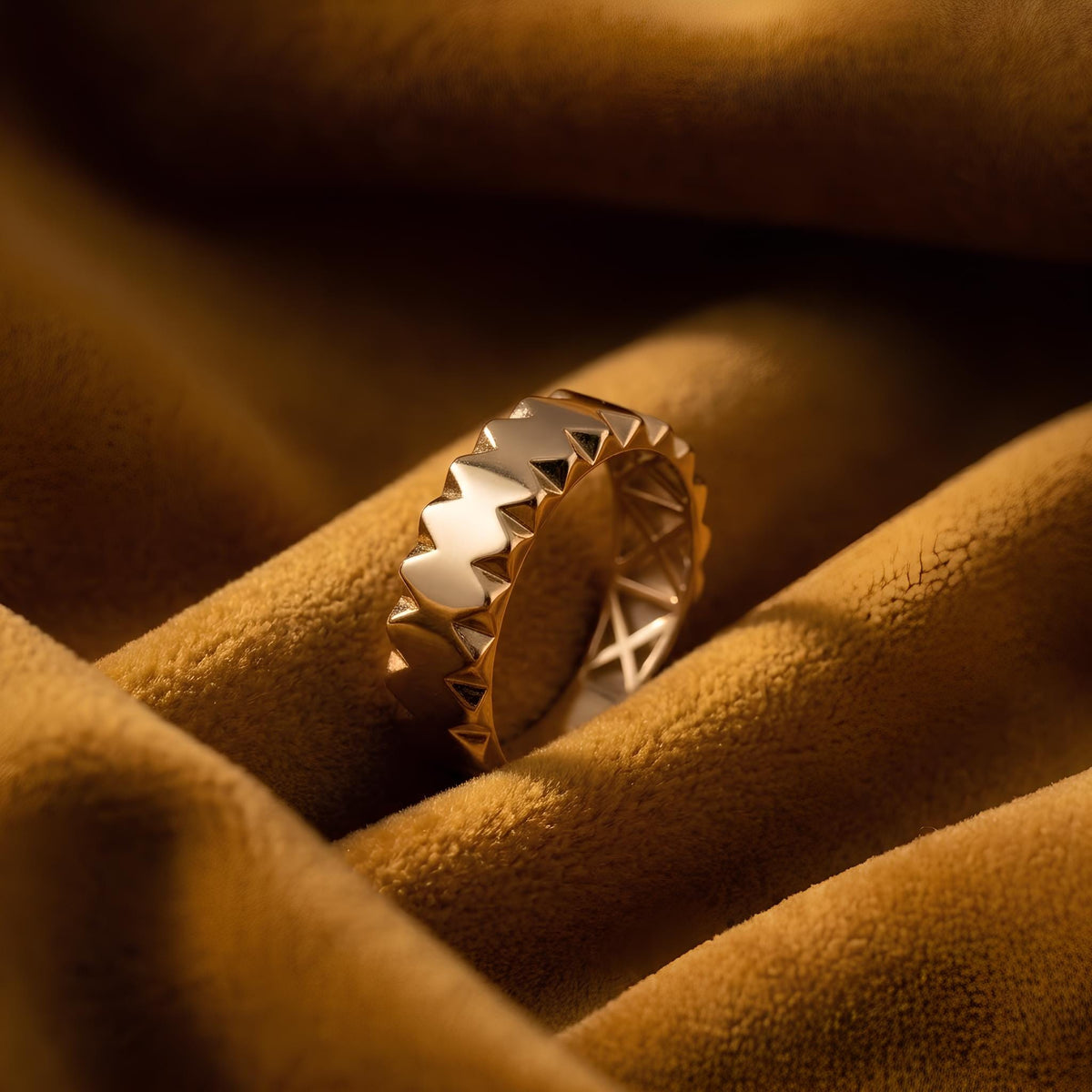 14K / 18K Solid Gold Pyramid Spike Ring