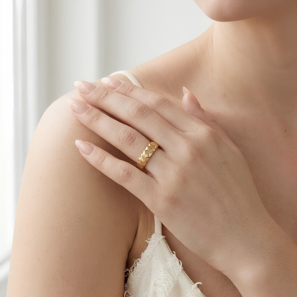 14K / 18K Solid Gold Pyramid Spike Ring