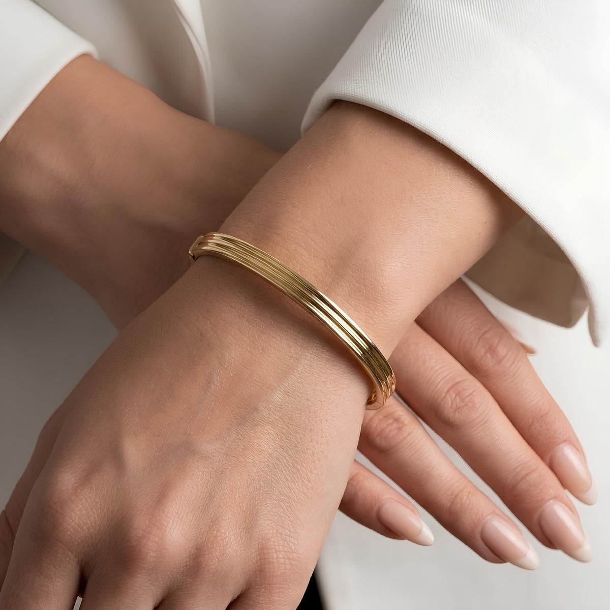 14K / 18K Solid Gold Ribbed Bangle