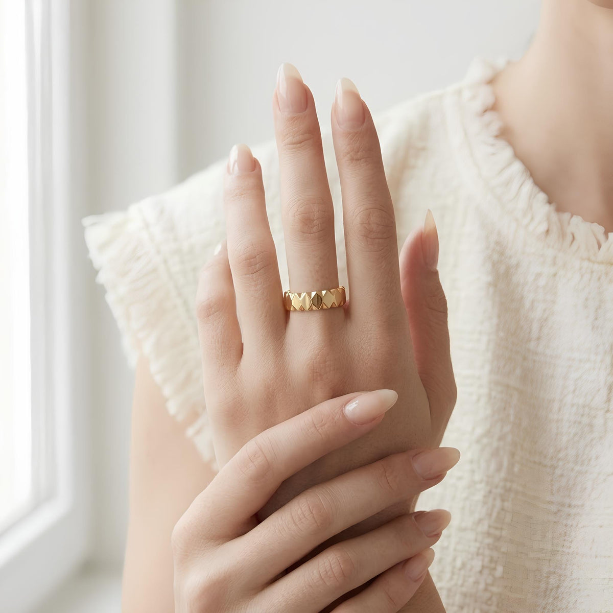 14K / 18K Solid Gold Pyramid Spike Ring