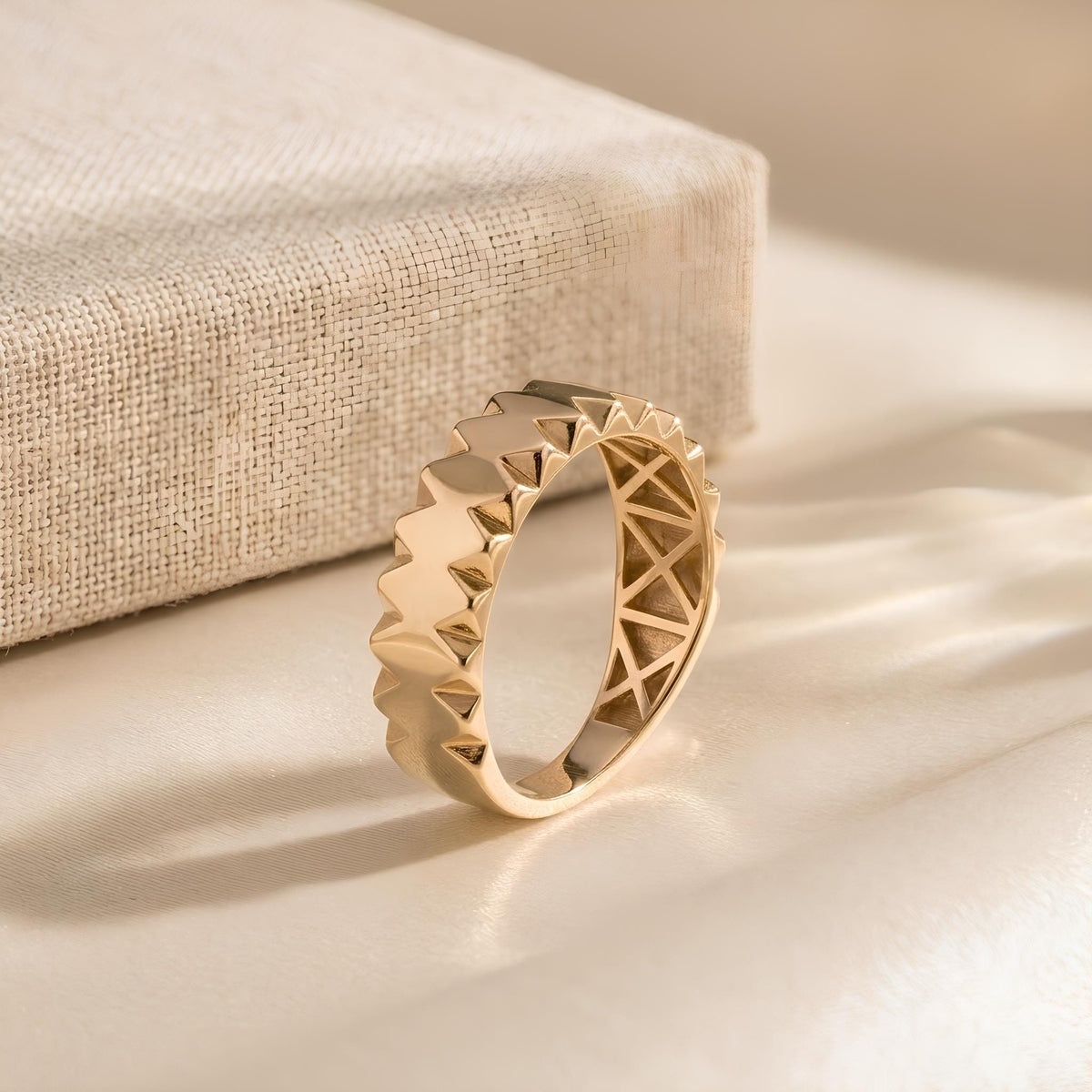 14K / 18K Solid Gold Pyramid Spike Ring