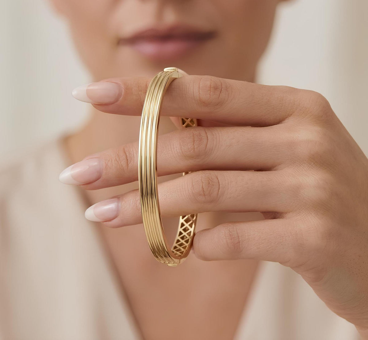 14K / 18K Solid Gold Ribbed Bangle