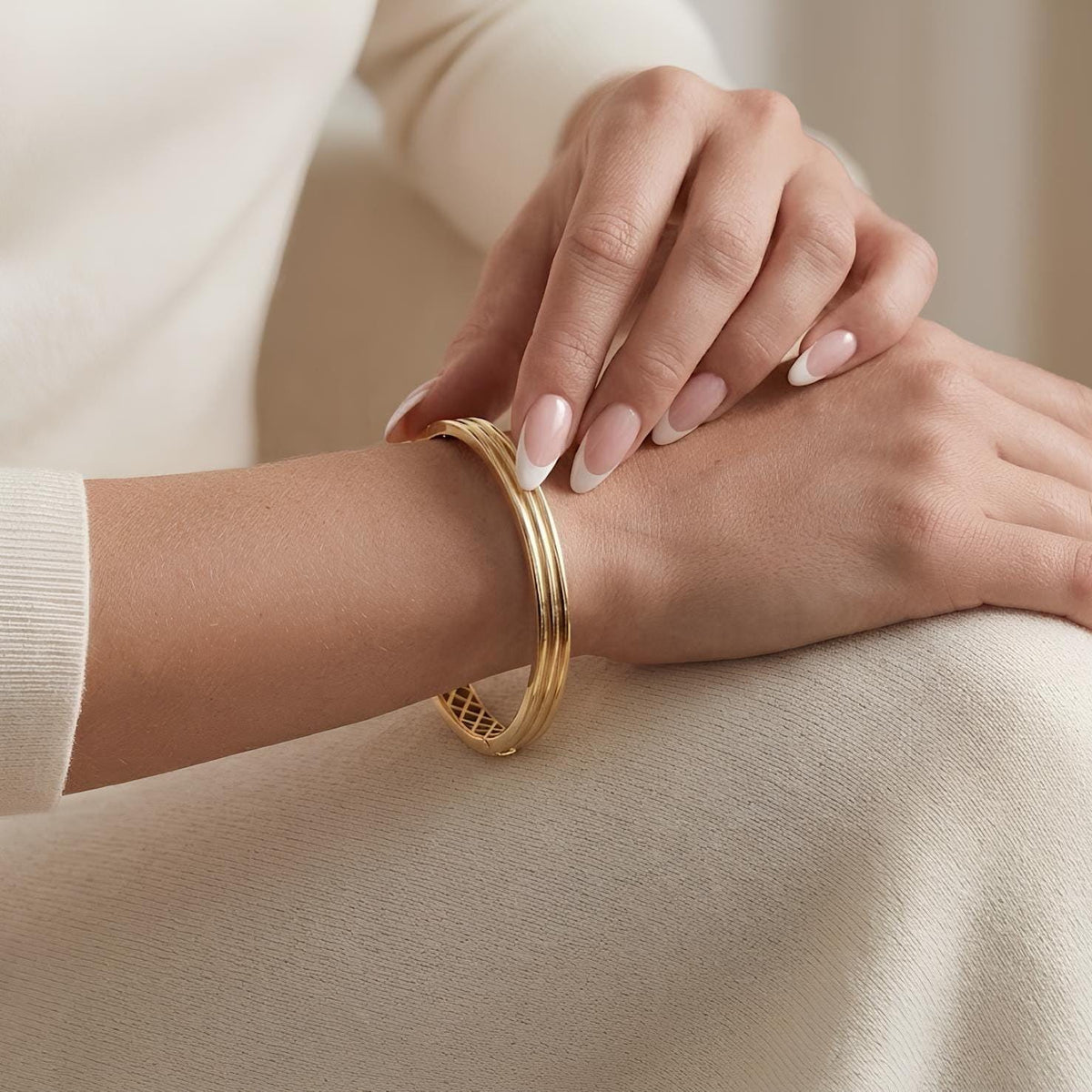 14K / 18K Solid Gold Ribbed Bangle