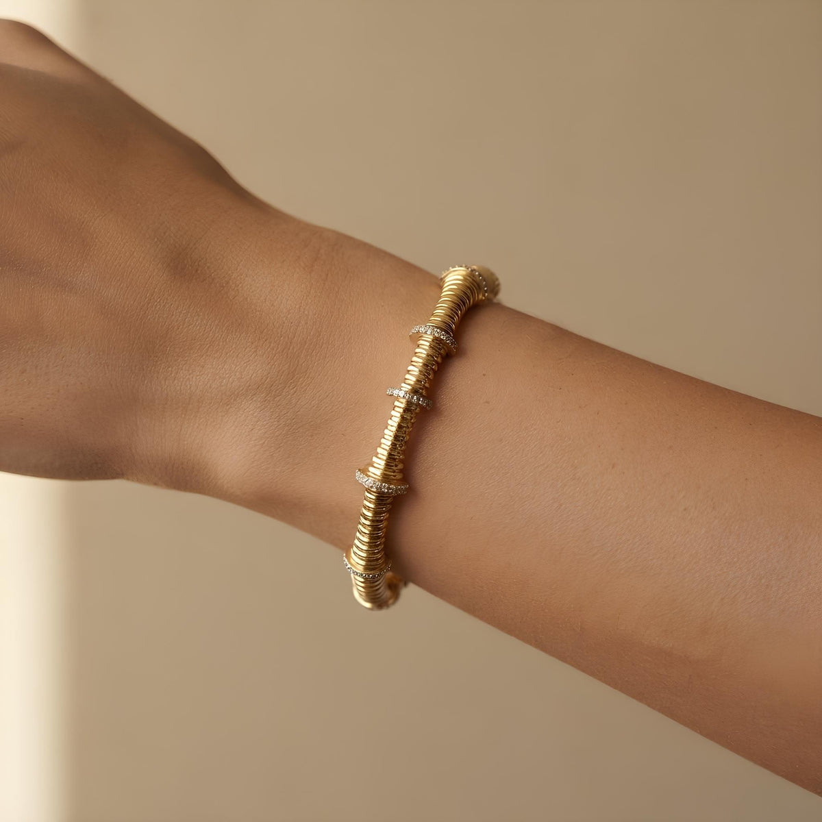 14K / 18K Solid Gold Ribbed Bangle