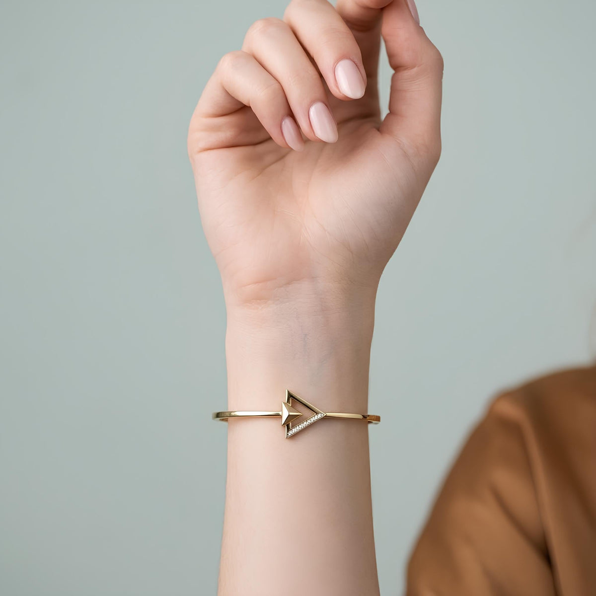 14K / 18K Solid Gold Triangle Bangle