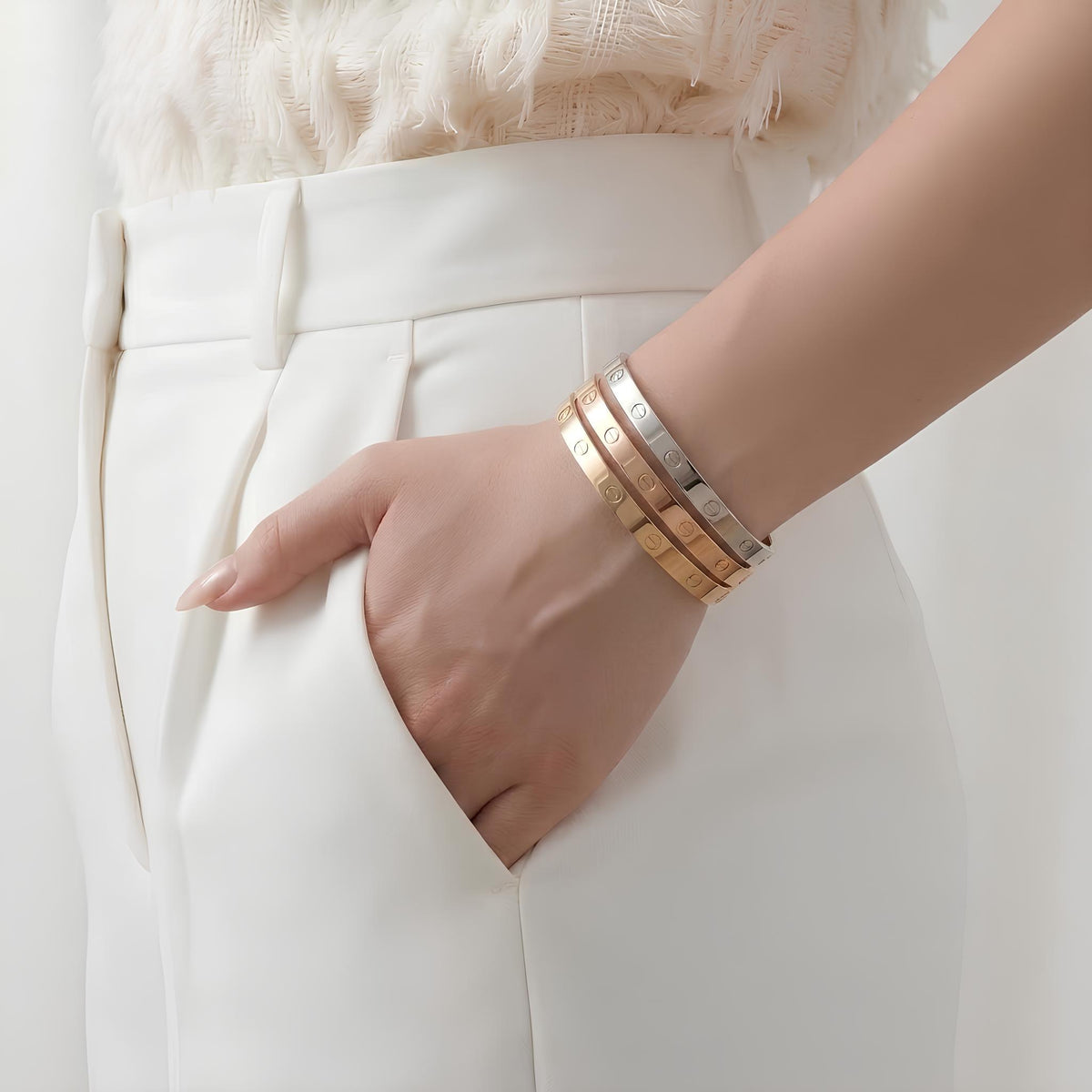 14K / 18K Solid Gold Screw Motif Bangle