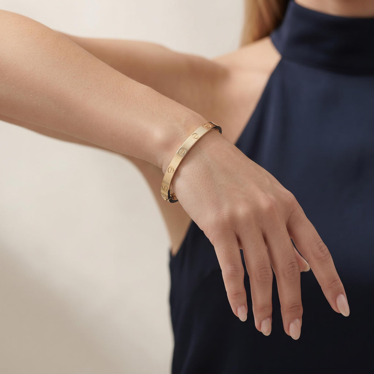 14K / 18K Solid Gold Screw Motif Bangle